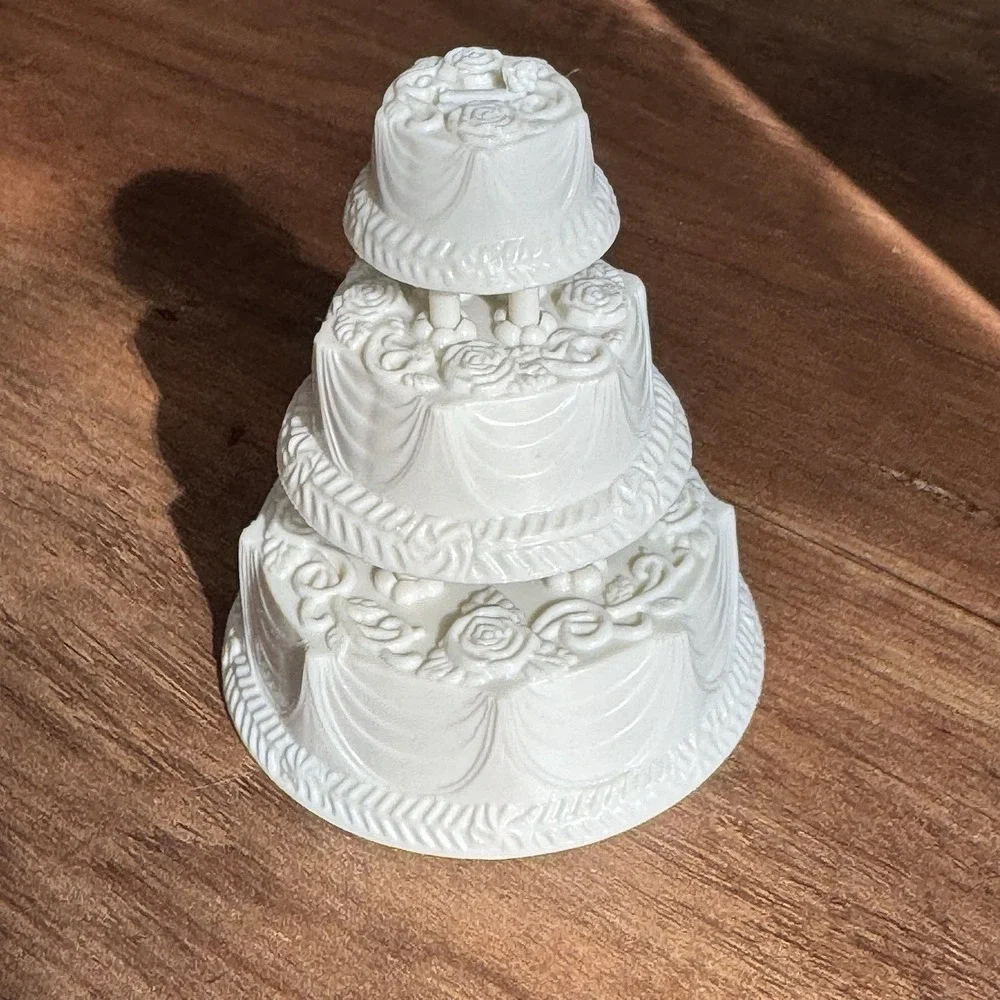 RARE Vintage‎ 1983 Barbie Tracy & Todd 3 Tiered Wedding Cake By Mattel